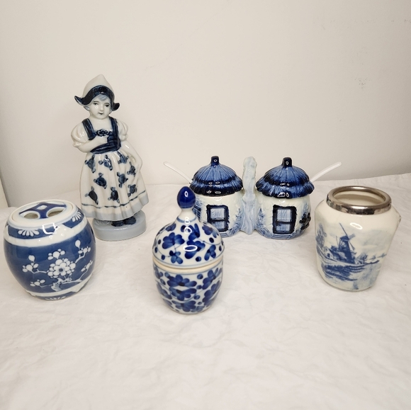 Delft Blue Bud Teaspoon Vase - Picture 7 of 7